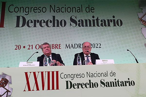 Tolosa y Ricardo De Lorenzo, presidente de la Asociación Española de Derecho Sanitario.