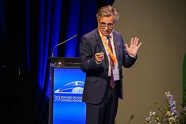 Álvaro Bonet, director gerente del Hospital Clínico Universitario de Valencia y del Departamento de Salud Valencia Clínico – Malvarrora.