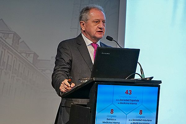 Emilio Casariego Vales, jefe de Servicio de Medicina Interna en el Lucus Augusti.