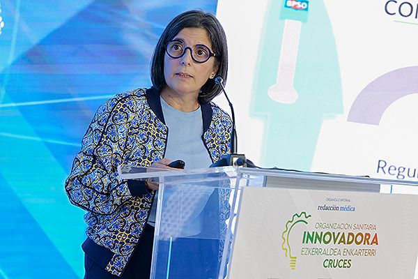 Pilar Sánchez, directora de Enfermería del Hospital de Cruces (Bizkaia), en su intervención.