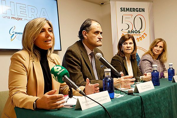 Begoña Gómez-Taboada, directora médica de Organon; José Polo García, presidente de Semergen; Lourdes Martínez-Berganza, vicepresidenta segunda de Semergen; y Milagros González Béjar, coordinadora del proyecto ‘Hera’.