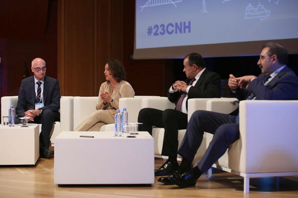 Momento de la mesa de consejeros durante la tercera jornada del 23 Congreso Nacional de Hospitales y Gestión Hospitalaria.