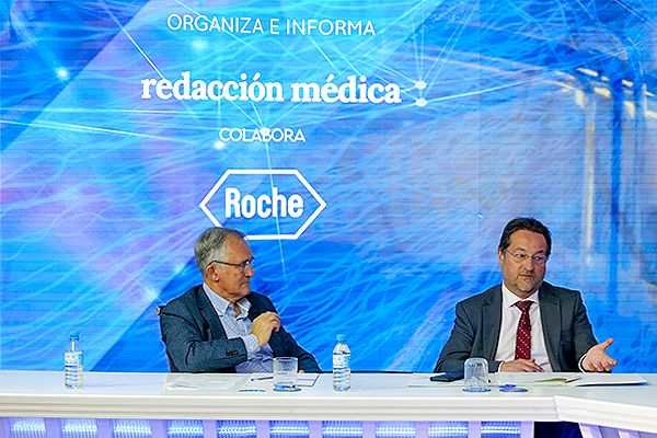 Samuel Ignacio Pascual, jefe del Servicio de Neurología Pediátrica del Hospital La Paz; y Fernando Prados, viceconsejero de Asistencia Sanitaria y Salud Pública de la CAM.