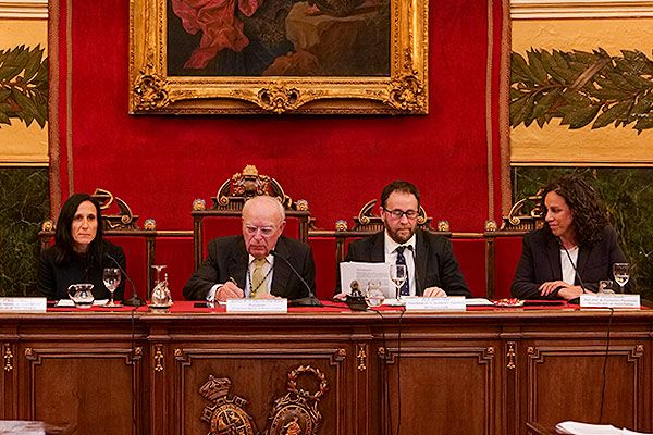 Mesa redonda 'Estudios de efectividad de vacunación en España'.