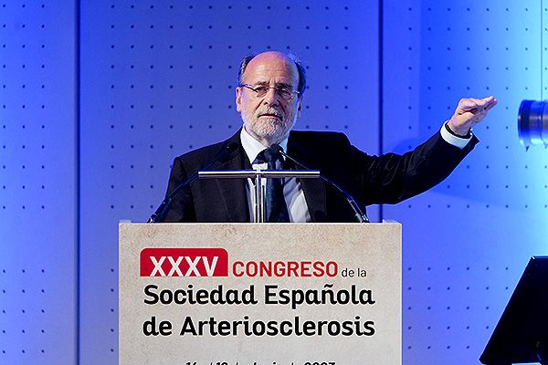 Ramón Estruch, médico consultor senior del Hospital Clínic de Barcelona.