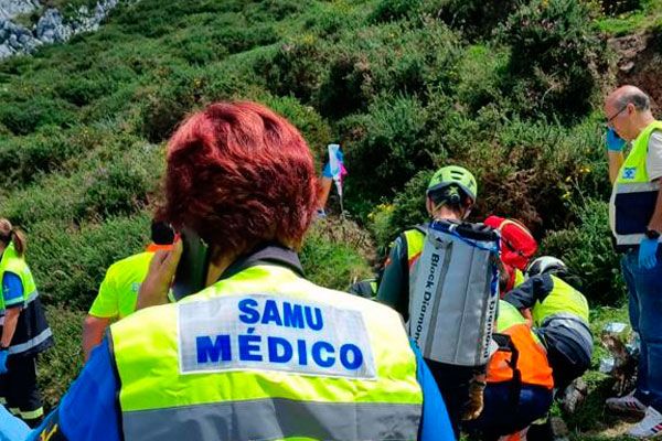 Raquel R. Merlo en el dispositivo del accidente de los Lagos de Covadonga.