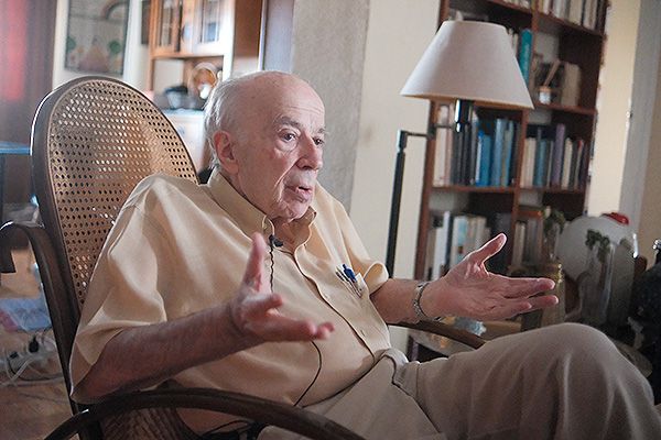 Enrique González durante la entrevista.