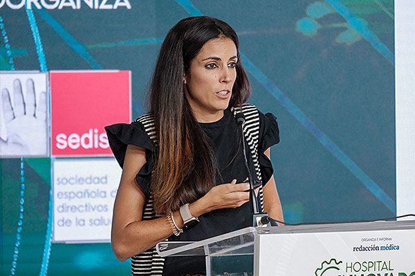 Elena Sánchez explica los pilares de la 'nueva' Atención Farmacéutica: capacidad, motivación y oportunidad.