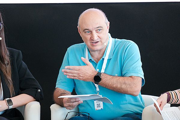 Miguel Seguí, internista de la Sociedad Española de Medicina Interna (SEMI), ha moderado el show cooking.