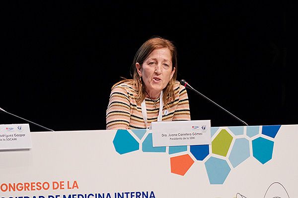 Juana Carretero, presidenta de la Sociedad Española de Medicina Interna (SEMI).
