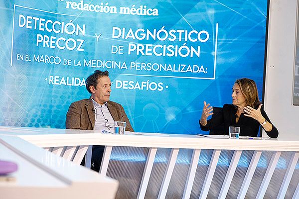 Luis Paz-Ares, jefe del Servicio de Oncología del Hospital 12 de Octubre y Beatriz Bellosillo, jefa de sección de Biología molecular del Servicio de Anatomía Patológica del Hospital del Mar.