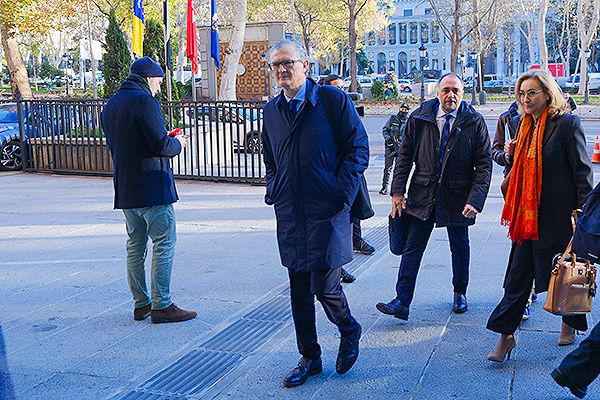 Juan José Pedreño, consejero de Sanidad de la Región de Murcia; y Julio García Comesaña, consejero de Sanidad de Galicia y María Martín, consejera de Salud de La Rioja.