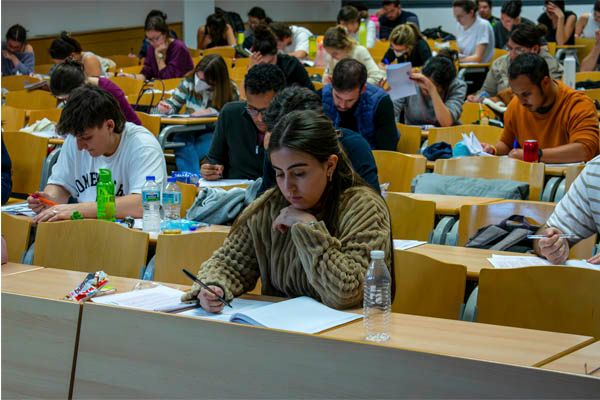 Momento del simulacro de AMIR para el examen MIR 2024.