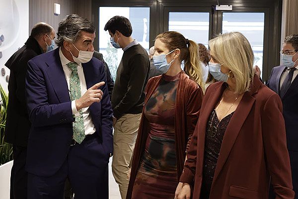 Los asistentes a la visita institucional.