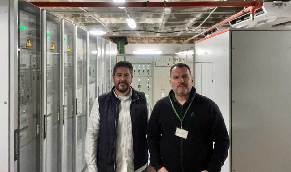Francisco Reguera y Antonio Jiménez en las instalaciones del hospital.