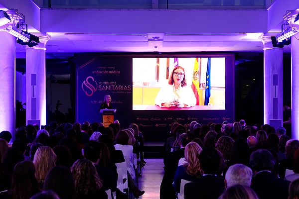 La consejera de Salud de Baleares, Manuela García, agradece su galardón en los VII Premios Sanitarias 
