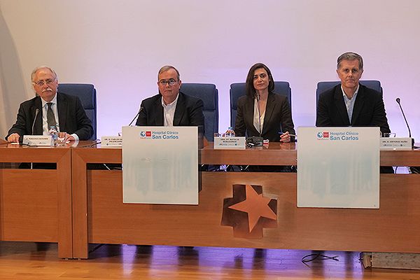 Fernando Bandrés, Carlos García, Natalia Robledinos y Antonio Buño participan en la 1ª mesa de la jornada 'Aportación de la Tecnología Sanitaria a la Sostenibilidad Medioambiental'.
