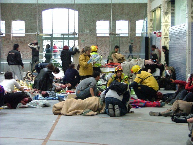 Los sanitarios se encontraron con un campo de batalla a su llegada a las zonas atacadas.