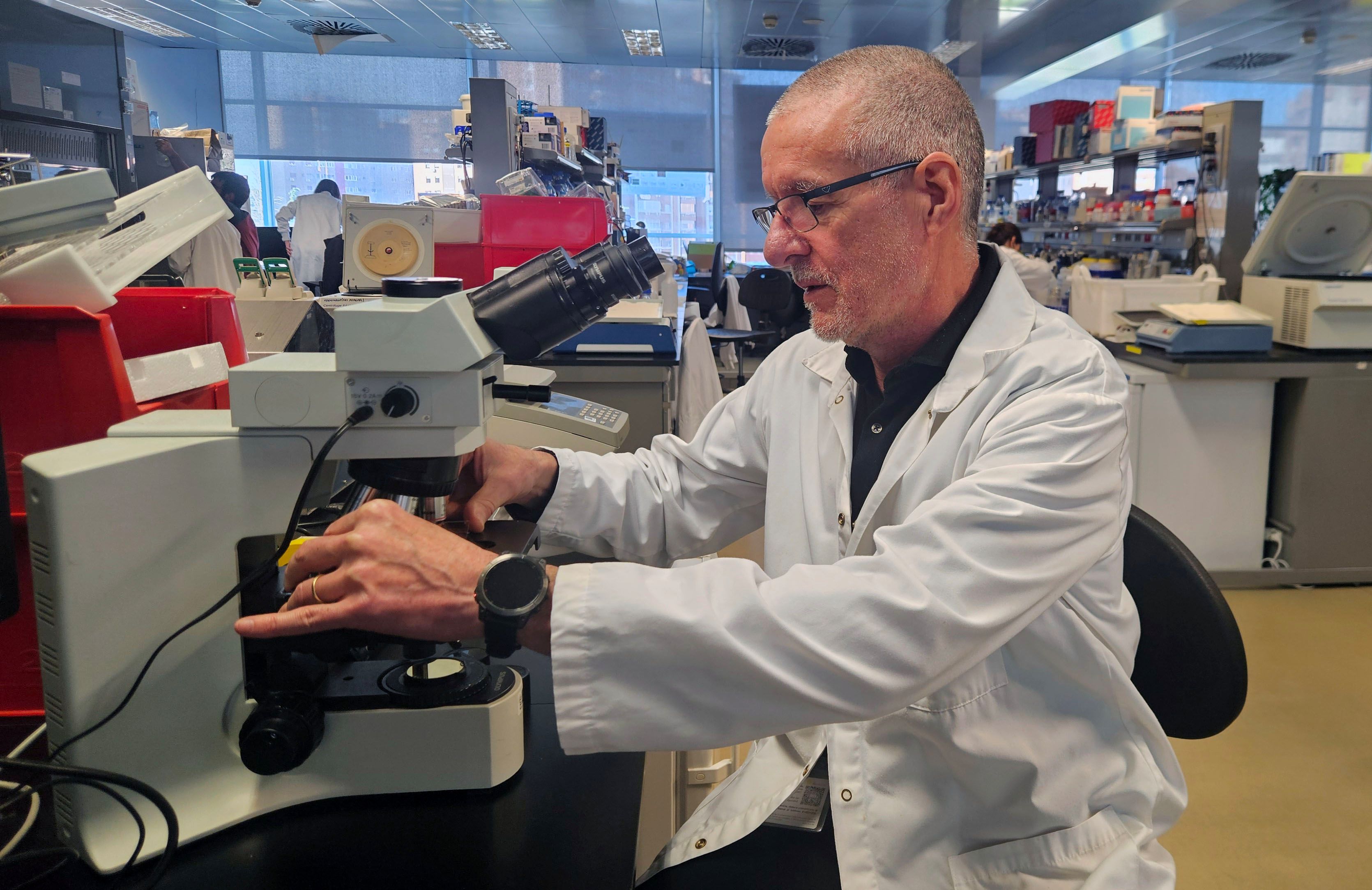 Vicente Andrés García en una de sus investigaciones.