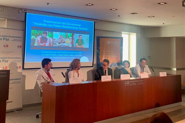 Coloquio tras el visionado del documental Viviendo con Fiebre Mediterránea Familiar
