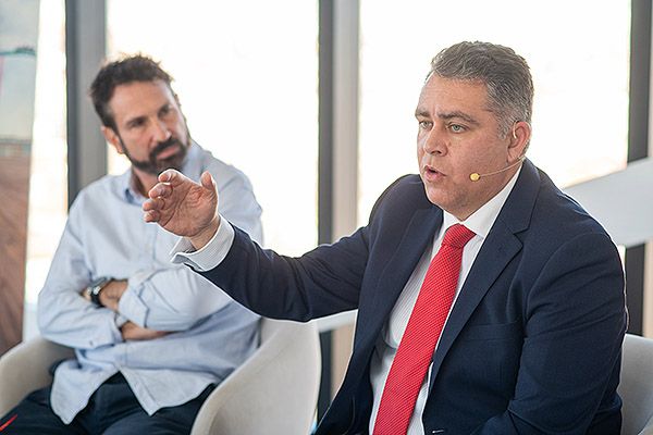 Carlos Casasnovas, neurólogo y coordinador de la Unidad de Enfermedades Neuromusculares del Hospital Universitario de Bellvitge; junto con Francisco Rodríguez de Rivera, neurólogo del Hospital Universitario La Paz y coordinador del Grupo de Estudio de Enfermedades Neuromusculares de la Sociedad Española de Neurología (SEN).