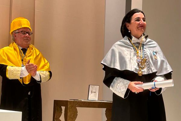 Raquel Rodríguez Llanos tras el nombramiento honorífico como académica de Medicina de Extremadura.