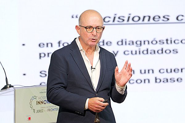 El director de la Unidad de Gestión Clínica de Urología del Área de Gestión Sanitaria de Jerez, Costa Noroeste y Sierra de Cádiz, Álvaro Juárez Soto.