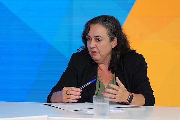 Aurora Araújo, vicepresidenta del Consejo General de Fisioterapeutas de España y decana del Colegio Profesional de Fisioterapeutas de la Comunidad de Madrid, durante una de sus intervenciones en el debate.