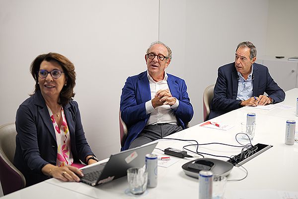 Covadonga Vega, directora general de Cardiva; Ignacio Vega, presidente de Cardiva; y Carlos Ibares, director de Estrategia Corporativa de Cardiva.