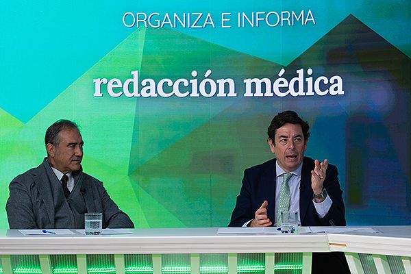 Rafael Ortega, vocal de Médicos de Atención Primaria del Icomem y Manuel Martínez del Peral, presidente del COFM.