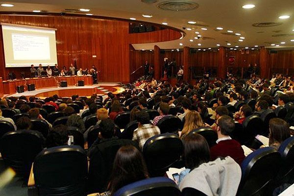 Aspecto de la sala durante la asignación de la plazas MIR en 2018.