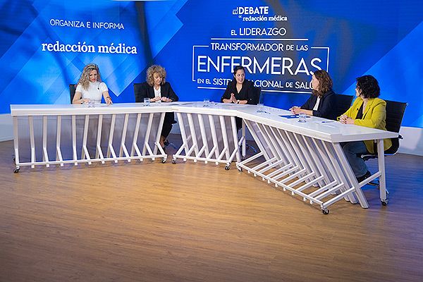 Mesa de debate 'El liderazgo transformador de las enfermeras en el Sistema Nacional de Salud (SNS)'.