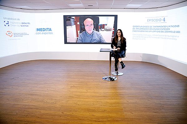 Grabación del cuarto episodio del pódcast MEDITA con expertos.