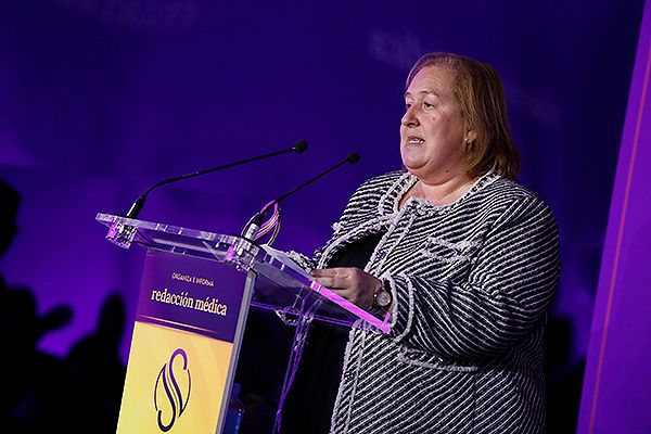 Marta Galipienzo, vicepresidenta del Cgcof, ha sido la encargada de recoger el premio en nombre Raquel Martínez.