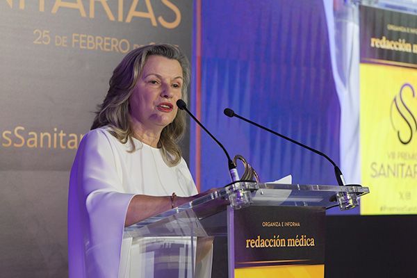 Eloína Núñez durante su discurso en los VIII Premios Sanitarias.