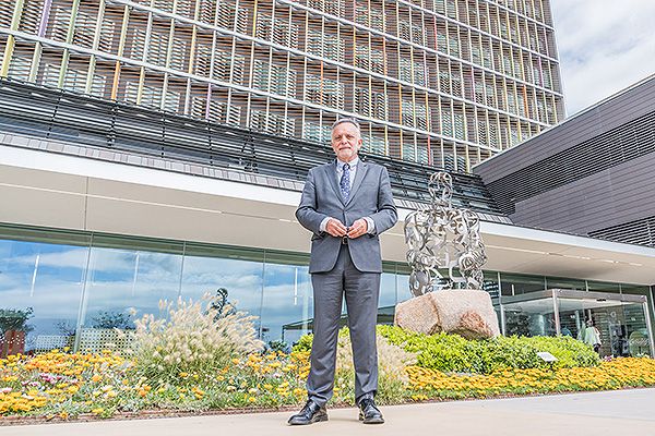 Manel del Castillo también es el director gerente del Hospital Sant Joan de Déu.