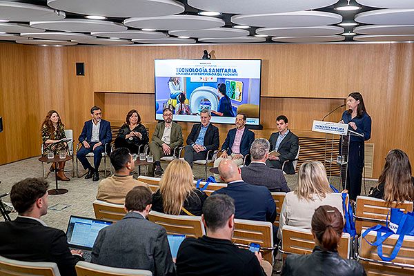 Nathalia Rizzo, directora de Marketing de Philips Ibérica, inaugura la presentación del informe.