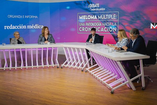 El debate 'Mieloma Múltiple: una patología hacia la cronificación' se ha celebrado en el plató de Redacción Médica.