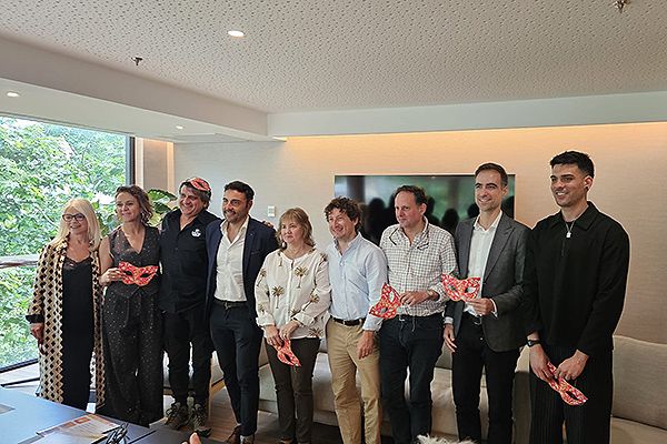 De izquierda a derecha: María Ángela Canaves (representante de Hemoib), Lourdes Miguel (Sobi), Sebastián Manresa (Hemoib), Gabriel Rojo (subdirector de Humanización, Formación y Atención al Usuario de IB Salut), Mariana Canaro (Hematóloga Hospital Son Espases), Paco Cholbi (rehabilitador Hospital General Universitario de Alicante), Antonio Palomero (farmacéutico Hospital Son Espases), Sergio Álvarez (Sobi) y Toni Ferragut (presidente de Hemoib).