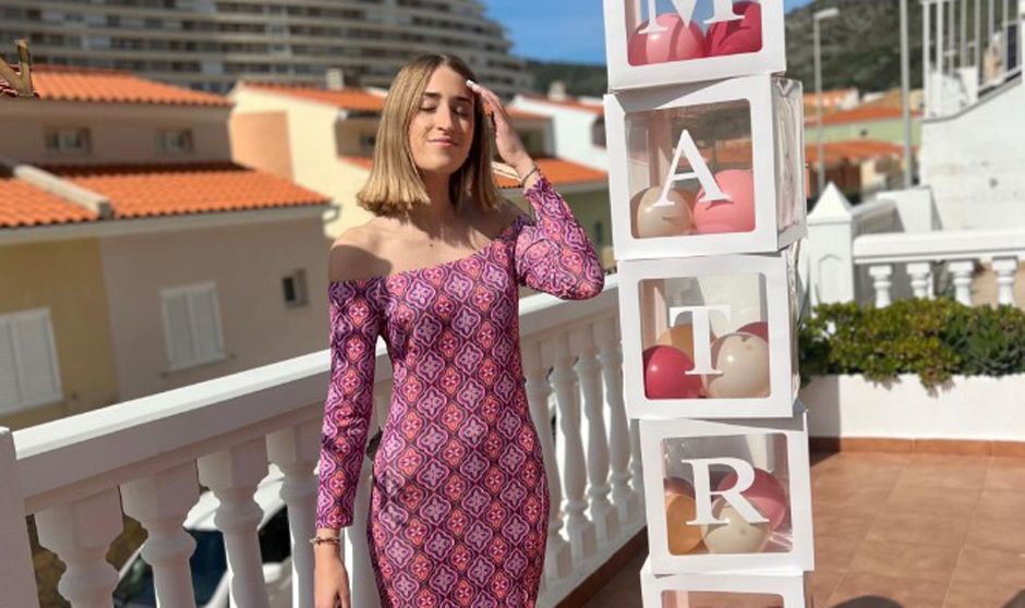 Eva García celebrando la asignación de plaza EIR.