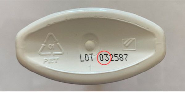 Ejemplo de uno de los lotes de crema solar afectados por la alerta de la Aemps.