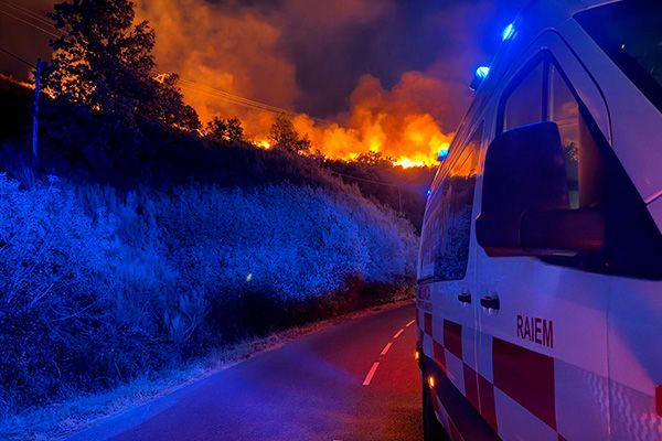 Actuación de la UME durante un incendio.