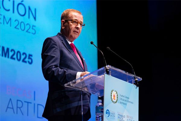 El presidente del Codem, Jorge Andrada, pronuncia su discurso en la gala. 