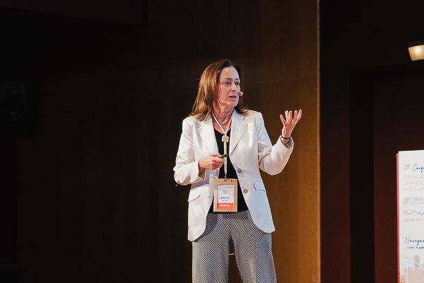 Amelia Martín Uranga, directora del Departamento de Investigación Clínica y Traslacional de Farmaindustria.