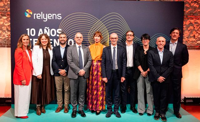 Juan Abarca Campal, presidente de HM Hospitales (en el centro), junto a su mujer, Carmen Cidón; y dos de sus hijos, el director general de HM Hospitales, Juan Abarca Cidón, y  Elena Abarca Cidón, secretaria general de HM Hospitales.