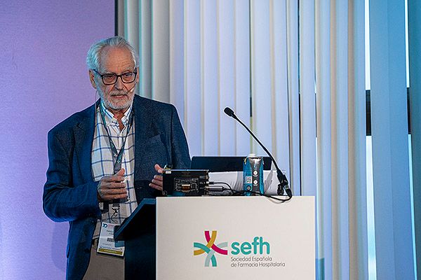 Enrique Soler Company, jefe del Servicio de Farmacia en el Hospital Arnau de Vilanova (Valencia) y fundador del Grupo Ethos de Bioética y Ética Clínica de la SEFH.