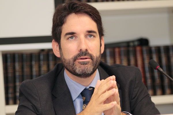 El dermatólogo Pablo de la Cueva Dobao. Fotografía: Joana Huertas.