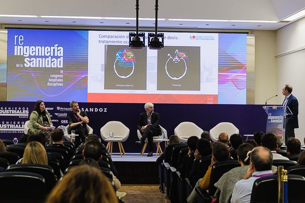 Mesa: 'Protonterapia: una nueva infraestructura sanitaria en marcha'.