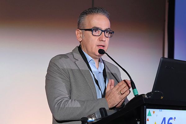 Raúl Quirós, médico de Medicina Interna del Hospital Universitario Costa del Sol (Marbella).