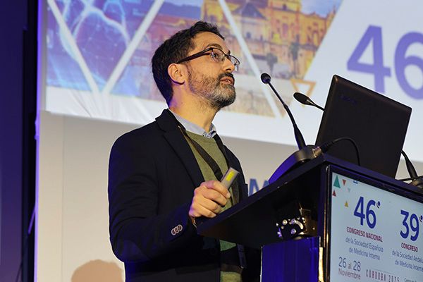 Álvaro Hermida, médico internista en el CSUR de Enfermedades Metabólicas Hereditarias de Santiago de Compostela.